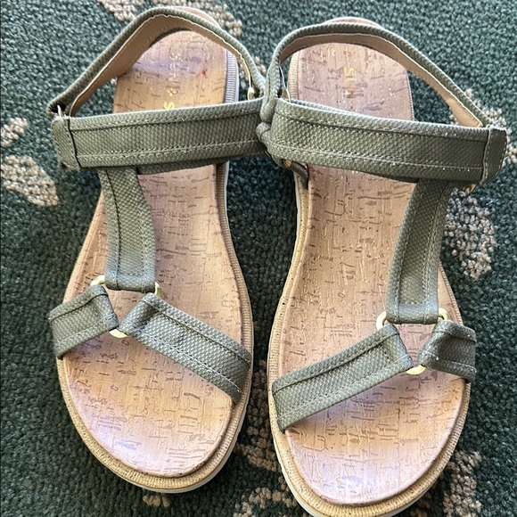Sun+ stone Women's Olive Sandals size 9 - Picture 2 of 4